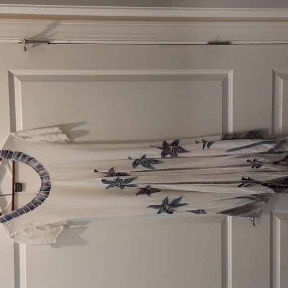 White asymmetrical hemmed dress w/starfish - Picture 1 of 7